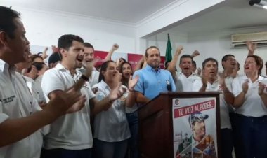 Camacho dice que por primera vez en la historia Santa Cruz tendrá bancada