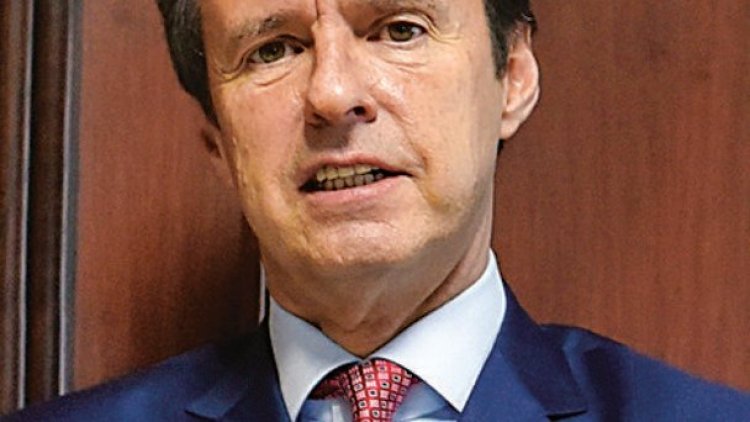 Tuto declina su candidatura a siete días de los comicios