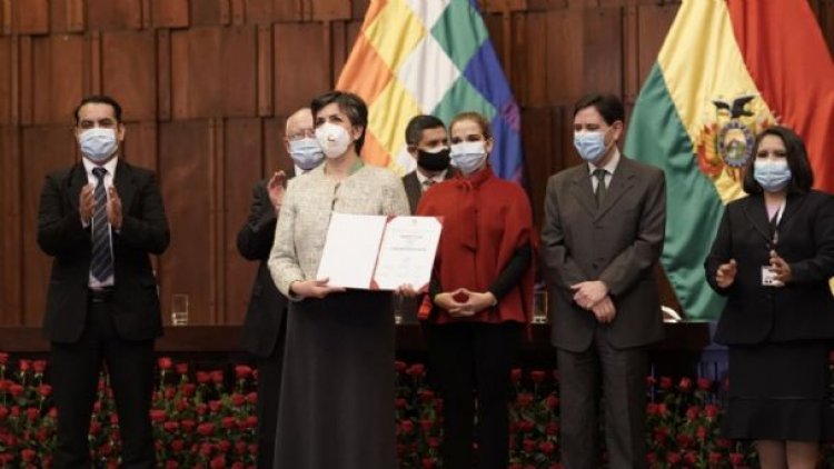 TSE entrega credenciales a los asambleístas titulares de la nueva gestión
