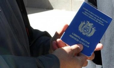 Abogados de Evo analizan una demanda por el robo de la libreta militar del expresidente