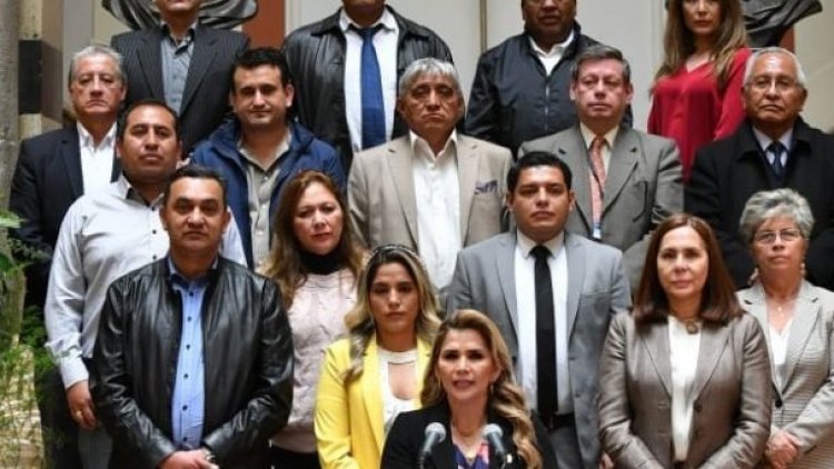 Todos los ministros y viceministros de Añez presentan sus renuncias