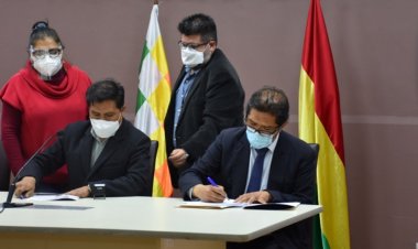 Gobierno y médicos firman acuerdo para “reforzar” el sistema en salud