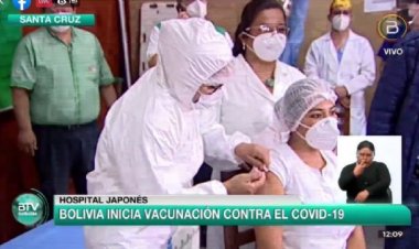 La enfermera Sandra Ríos recibe la primera dosis de Sputnik-V; comienza la vacunación en Bolivia