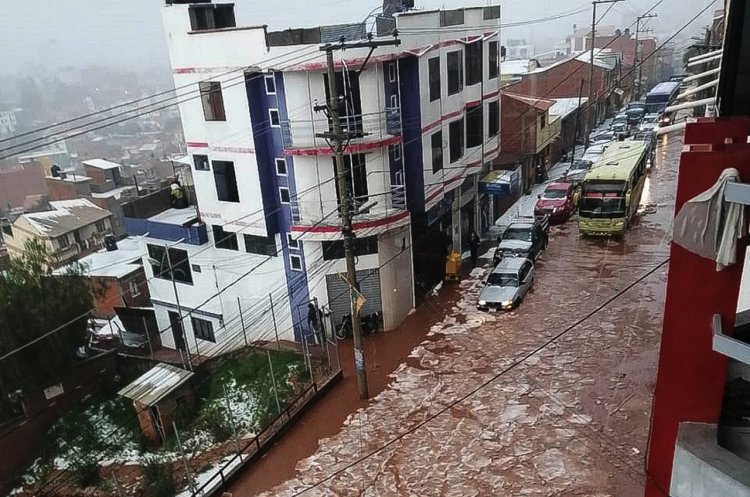 Obras Públicas moviliza maquinaria y personal a Sucre