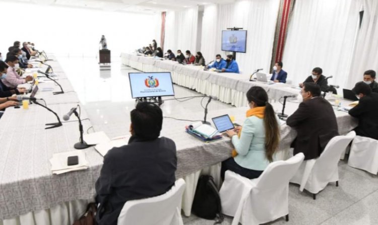 El Gobierno dispone horario continuo y teletrabajo para frenar rebrote del COVID-19