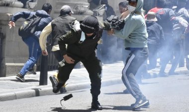 Policías y manifestantes heridos deja nueva jornada de enfrentamientos en La Paz