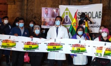 Salud cumple 7 días de paro y anuncia mantener protestas, Gobierno descarta anular la ley