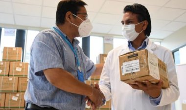 Arce a médicos: Por intereses de grupo no quieren que la población tenga medicinas