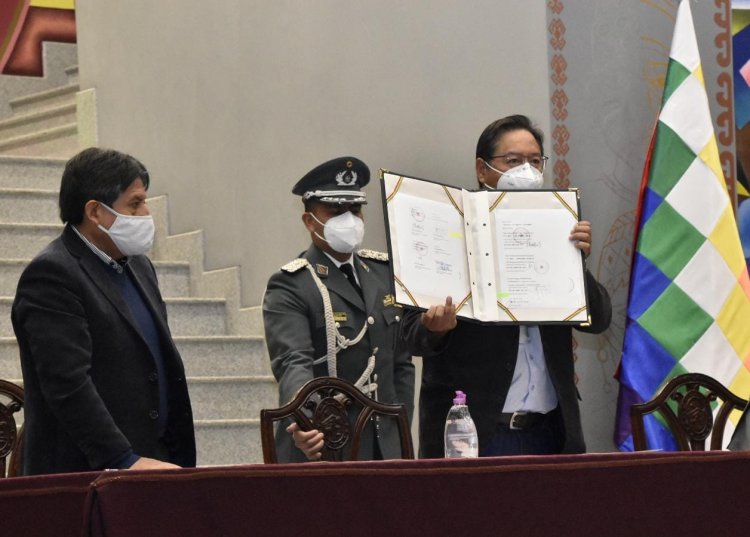 El Gobierno firma la llegada de 500.000 vacunas chinas Sinopharm hasta fin de mes