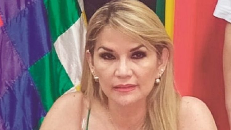 Añez dice que crédito del FMI «daba para vacunar con rapidez»