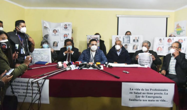 Médicos reciben apoyo de clínicas privadas en primer día de paro, el Gobierno descarta anular ley