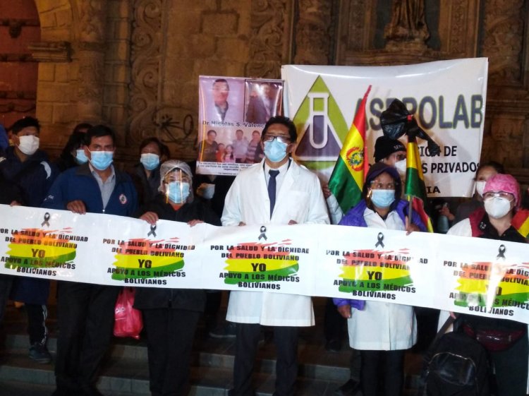 Salud cumple 7 días de paro y anuncia mantener protestas, Gobierno descarta anular la ley