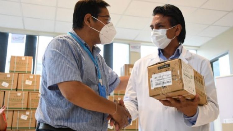 Arce a médicos: Por intereses de grupo no quieren que la población tenga medicinas