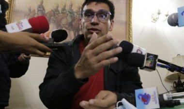 Leyes retorna a la Alcaldía y evita referirse al horno crematorio y mochilas