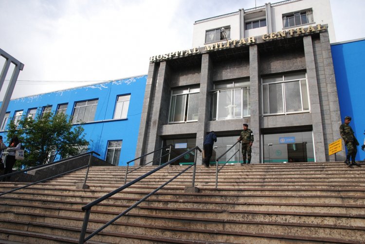 Se confirma vacunación irregular a cuatro personas en el COSSMIL y hay más denuncias en Tarija y Sucre