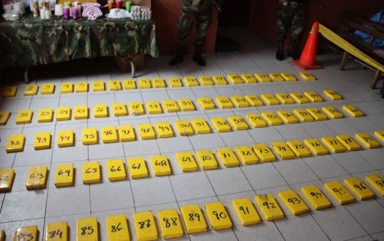 Aprehenden a cinco policías por desvío de droga incautada