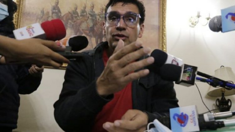 Leyes retorna a la Alcaldía y evita referirse al horno crematorio y mochilas