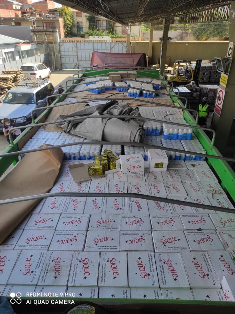 Aduana nacional decomisa Dos camiones con productos de contrabando y un vehículo chuto