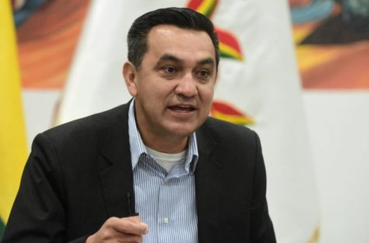 El exministro Yerko Núñez se declara en la clandestinidad y saluda activación de la protesta cívica