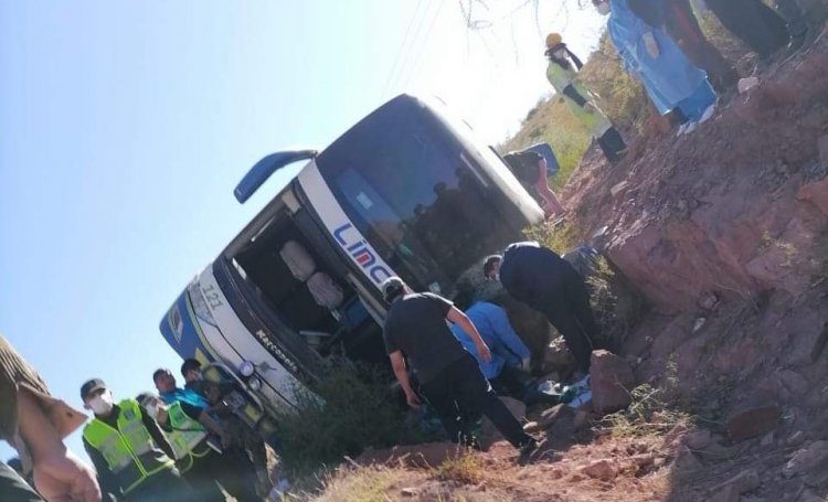 HASTA EL MOMENTO SE REGISTRA OCHO MUERTOS Y VARIOS HERIDOS EN ACCIDENTE DE LA FLOTA LINCE