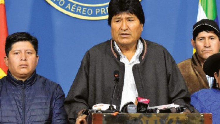 Tras relatar que decidió renunciar antes de que FFAA le sugirieran, Evo ahora lo niega