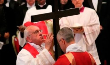 Francisco: La cruz de Jesús es la cátedra silenciosa de Dios