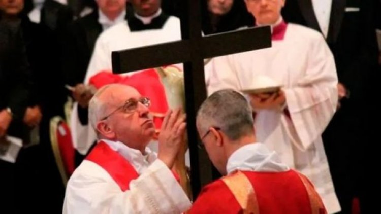 Francisco: La cruz de Jesús es la cátedra silenciosa de Dios