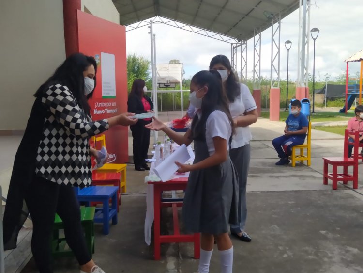 Campaña Oftalmológica “Ojitos de Luz” entrega lentes a los niños de la Unidad Educativa 6 de Junio, perteneciente a la red La Salle