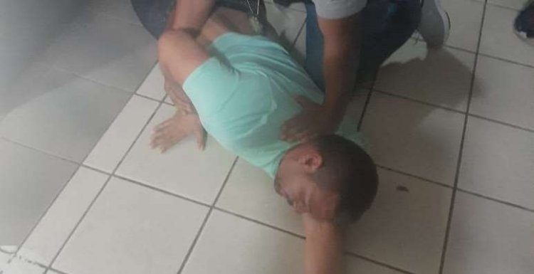 Padrastro se ‘desmaya’ antes de su audiencia y el médico establece que está ‘normal’
