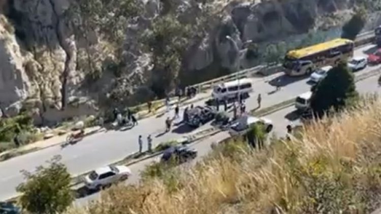 Vagoneta se despeña 20 metros y cae sobre otro coche en la Kantutani