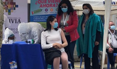 Inicia la vacunación contra la covid-19 a periodistas y trabajadores de la prensa en La Paz.