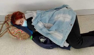 La imagen de la joven que murió por Covid y que esperó cama en un hospital recostada en el piso