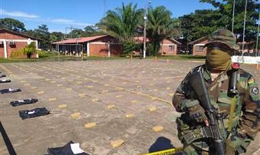 Policía secuestra 305 kilos de cocaína en una pista clandestina de Beni