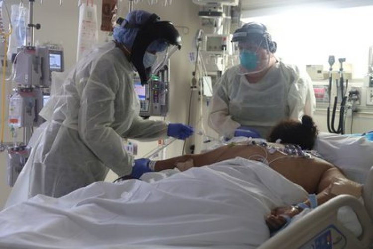 Hospitalizaciones y muertes por COVID-19 de adultos jóvenes se disparan en las Américas