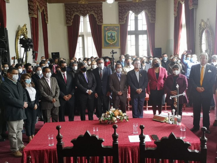 Johnny Torres Alcalde de Tarija posesionó a su gabinete