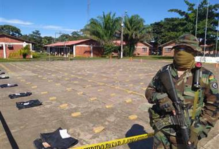 Policía secuestra 305 kilos de cocaína en una pista clandestina de Beni