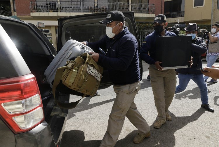 Hallan armas en casa de Murillo en Tiquipaya y ‘relación bancaria’ con Méndez