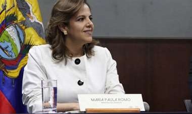 Exministra de gobierno de Ecuador asegura que su país no envío “armamento de guerra”