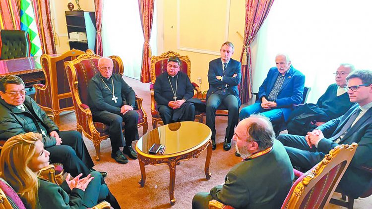 Iglesia defiende su rol: Áñez estaba habilitada jurídicamente y Salvatierra negó la presidencia