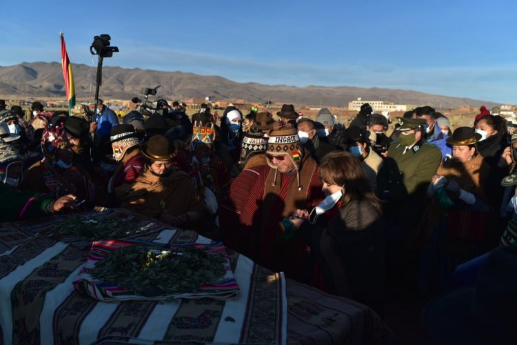 Arce dice que ‘se vienen días difíciles’ y le pide salud y fuerza a la Pachamama y al Tata Inti