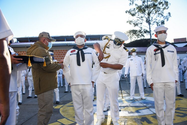 10 Marineros del Área Naval No. 3 “BERMEJO” ascienden al grado inmediato Superior