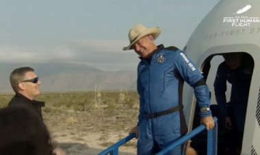 Jeff Bezos vuelve a tierra tras alcanzar el espacio en el cohete de Blue Origin