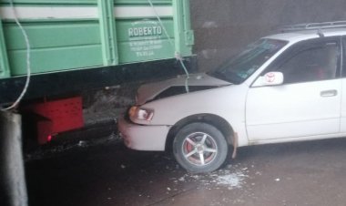 El frío congela la carretera y ocasiona un accidente de Tránsito en el Túnel de Falda la Queñua