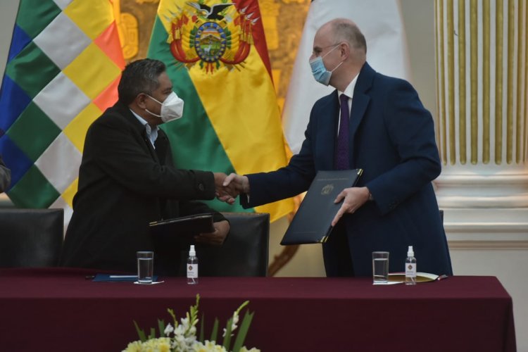 Bolivia y Francia firman acuerdo para la adopción internacional de niños