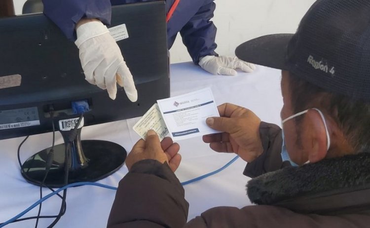 Ministerio de Educación exigirá carnet de vacunación a maestros en clases presenciales y semipresenciales