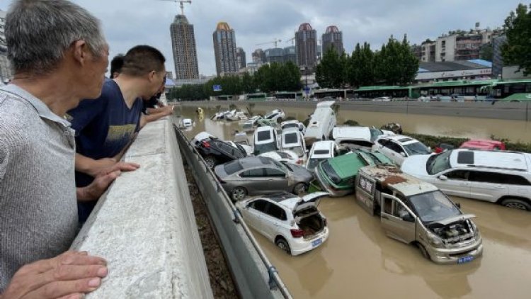 China: al menos 16 muertos, 200 mil evacuados y un metro inundado por torrenciales lluvias