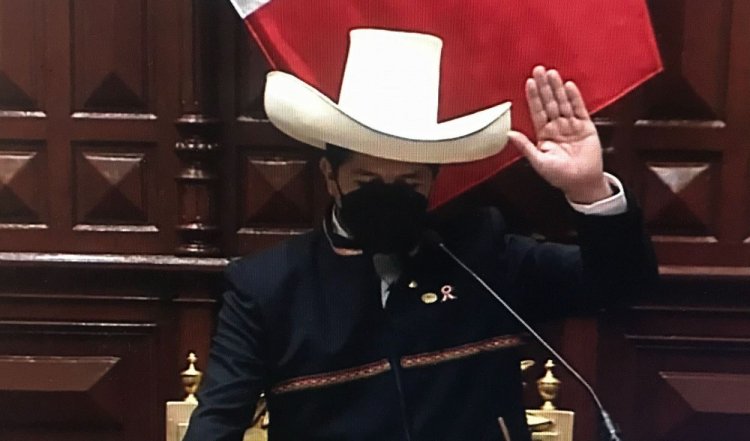 Izquierdista Pedro Castillo jura como nuevo presidente de Perú