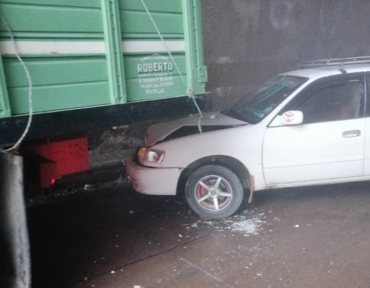 El frío congela la carretera y ocasiona un accidente de Tránsito en el Túnel de Falda la Queñua