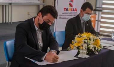 Alcaldía de Tarija y UCB firman tres convenios para potenciar estudios académicos