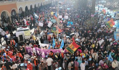 Manfred Reyes Villa recibe apoyo de sus seguidores y dice que el pueblo evitará su alejamiento